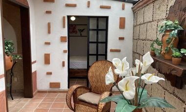 RENTA CASA AMUEBLADA EN EL CENTRO DE TEQUISQUIAPAN, QUERETARO