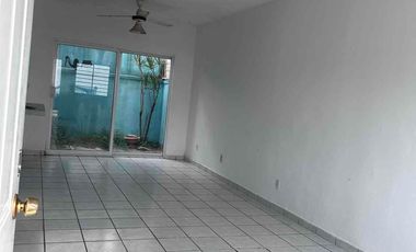 CASA EN VENTA EN NUEVO NAYARIT CON ALTO POTENCIAL DE TRANSFORMACIÓN.