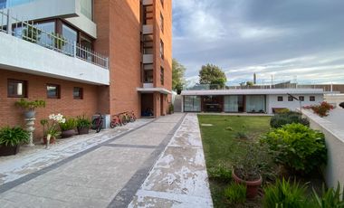 LUJOSO DEPARTAMENTO CON VISTA DESPEJADA