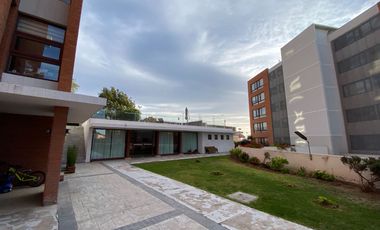 LUJOSO DEPARTAMENTO CON VISTA DESPEJADA