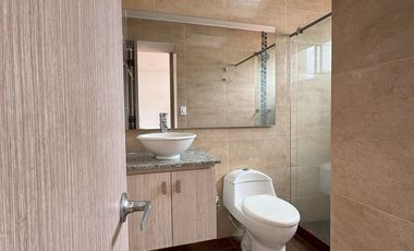 Casa en conjunto cerrado en La Florida