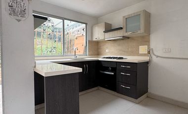 Casa en conjunto cerrado en La Florida