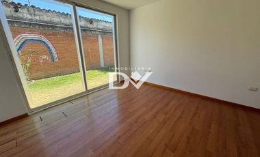 CASA EN RENTA DE 3 HABITACIONES EN ZAVALETA EN FRACCIONAMIENTO JARDÍN AMPLIO DE 1 PISO