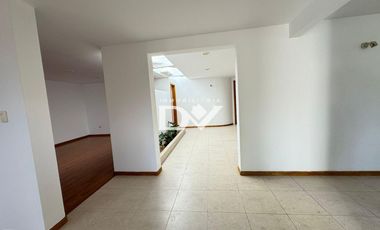 CASA EN RENTA DE 3 HABITACIONES EN ZAVALETA EN FRACCIONAMIENTO JARDÍN AMPLIO DE 1 PISO