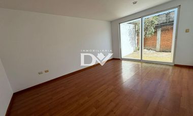 CASA EN RENTA DE 3 HABITACIONES EN ZAVALETA EN FRACCIONAMIENTO JARDÍN AMPLIO DE 1 PISO