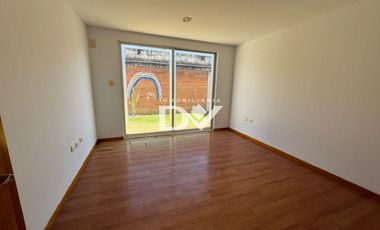 CASA EN RENTA DE 3 HABITACIONES EN ZAVALETA EN FRACCIONAMIENTO JARDÍN AMPLIO DE 1 PISO