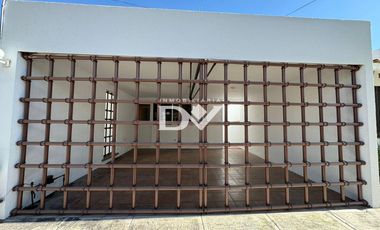 CASA EN RENTA DE 3 HABITACIONES EN ZAVALETA EN FRACCIONAMIENTO JARDÍN AMPLIO DE 1 PISO