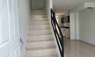 Renta casa en conjunto cerrado