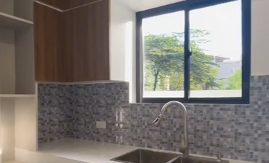 Single-Detached Houses and Lots in Alabang