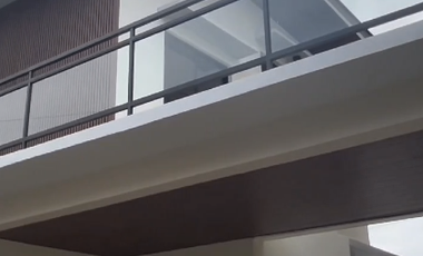 Single-Detached Houses and Lots in Alabang