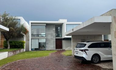 RENTA DE CASA AMUEBLADA EN EL BOSQUE ZONA NORTE