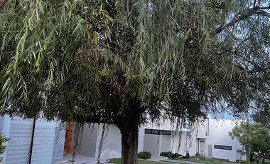 RENTA DE CASA EN EL BOSQUE COWNTRY CLUB CON ALBERCA