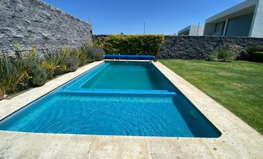 RENTA DE CASA EN EL BOSQUE CON ALBERCA ZONA VIP  ZONA NORTE