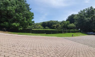 Gladiola 44 un Nivel con Alberca, Jacuzzi y Amplio Jardín, Muy Cerca del Acceso, con Diseño Único.