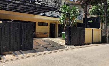 Dijual Rumah  Dua Lantai Di Pejaten Indah
Kalibata Pancoran 
Jakarta Selatan