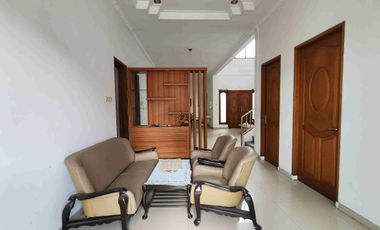 rumah 2 lantai darmo permai besar bersih terawat dekat hr muhamand dan mayjen