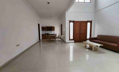 rumah 2 lantai darmo permai besar bersih terawat dekat hr muhamand dan mayjen