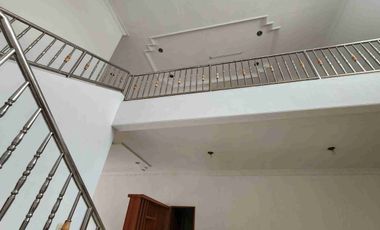 rumah 2 lantai darmo permai besar bersih terawat dekat hr muhamand dan mayjen