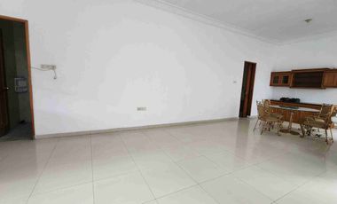 rumah 2 lantai darmo permai besar bersih terawat dekat hr muhamand dan mayjen