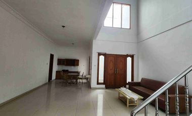 rumah 2 lantai darmo permai besar bersih terawat dekat hr muhamand dan mayjen