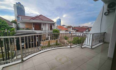 rumah 2 lantai darmo permai besar bersih terawat dekat hr muhamand dan mayjen