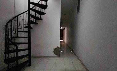 rumah 2 lantai darmo permai besar bersih terawat dekat hr muhamand dan mayjen