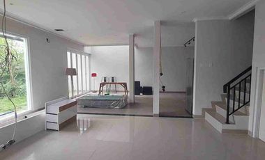 Rumah Hoek di Latigo Village, Gading Serpong