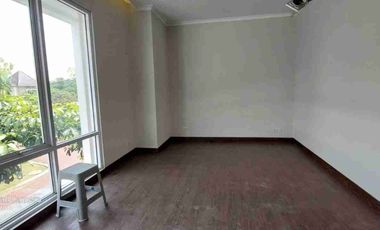 Rumah Hoek di Latigo Village, Gading Serpong