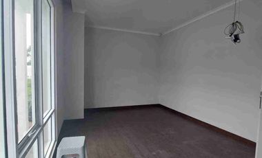 Rumah Hoek di Latigo Village, Gading Serpong