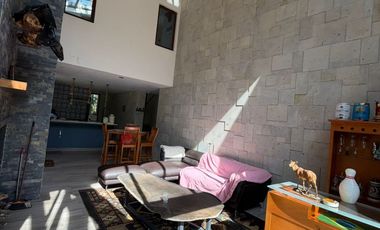 EXTRAORDINARIA CASA EN MEDIO DE LA NATURALEZA EN FRACCIONAMIENTO