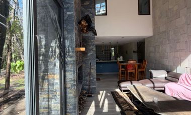 EXTRAORDINARIA CASA EN MEDIO DE LA NATURALEZA EN FRACCIONAMIENTO