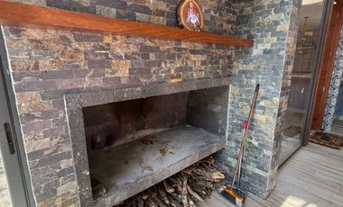 EXTRAORDINARIA CASA EN MEDIO DE LA NATURALEZA EN FRACCIONAMIENTO