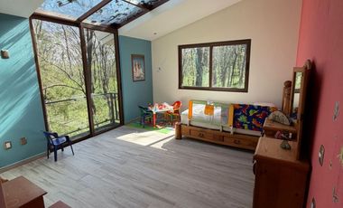 EXTRAORDINARIA CASA EN MEDIO DE LA NATURALEZA EN FRACCIONAMIENTO