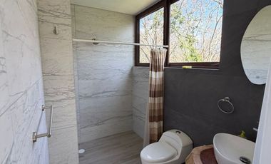 EXTRAORDINARIA CASA EN MEDIO DE LA NATURALEZA EN FRACCIONAMIENTO