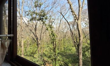 EXTRAORDINARIA CASA EN MEDIO DE LA NATURALEZA EN FRACCIONAMIENTO