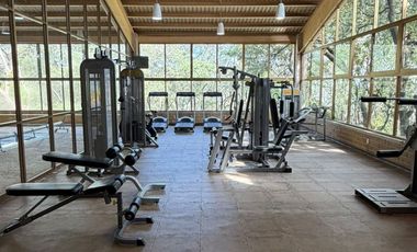 EXTRAORDINARIA CASA EN MEDIO DE LA NATURALEZA EN FRACCIONAMIENTO