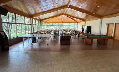 EXTRAORDINARIA CASA EN MEDIO DE LA NATURALEZA EN FRACCIONAMIENTO