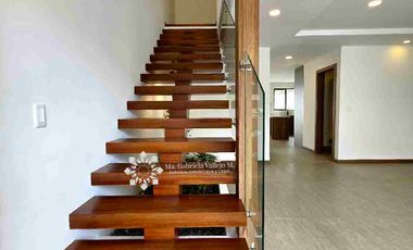 SE VENDE - ESPECTACULAR CASA, POR ESTRENAR, EN AV. ORDOÑEZ LASSO.