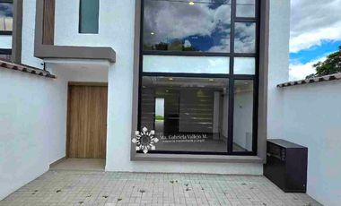 SE VENDE - ESPECTACULAR CASA, POR ESTRENAR, EN AV. ORDOÑEZ LASSO.