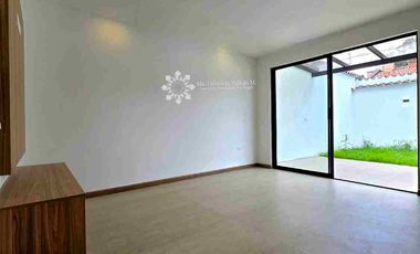 SE VENDE - ESPECTACULAR CASA, POR ESTRENAR, EN AV. ORDOÑEZ LASSO.