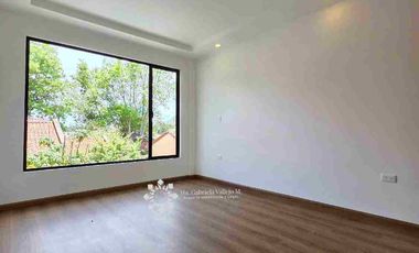 SE VENDE - ESPECTACULAR CASA, POR ESTRENAR, EN AV. ORDOÑEZ LASSO.