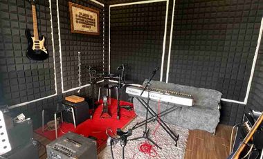 Rumah sejuk 3 Lantai Full Furnish Cluster Ekslusif dengan Kolam Renang dan View Spektakuler Pegunungan BNR