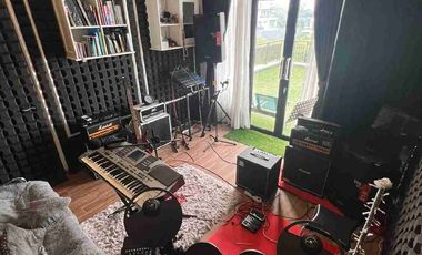 Rumah sejuk 3 Lantai Full Furnish Cluster Ekslusif dengan Kolam Renang dan View Spektakuler Pegunungan BNR