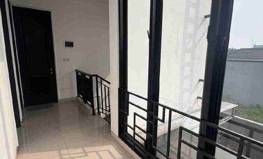 Rumah sejuk 3 Lantai Full Furnish Cluster Ekslusif dengan Kolam Renang dan View Spektakuler Pegunungan BNR