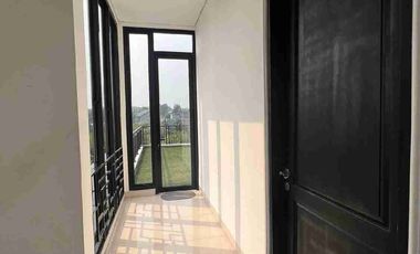 Rumah sejuk 3 Lantai Full Furnish Cluster Ekslusif dengan Kolam Renang dan View Spektakuler Pegunungan BNR