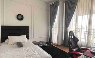 Rumah sejuk 3 Lantai Full Furnish Cluster Ekslusif dengan Kolam Renang dan View Spektakuler Pegunungan BNR