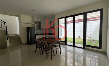 Di Jual Rumah 2 Lantai 4 Kamat Tidur Di orchad Park , Batam