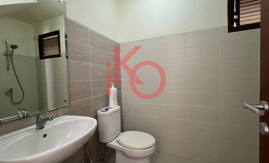 Di Jual Rumah 2 Lantai 4 Kamat Tidur Di orchad Park , Batam