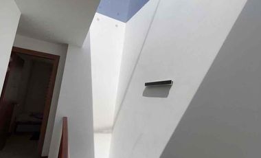 CASA POR ESTRENAR SECTOR MUSEO SOLAR SAN ANTONIO DE PICHINCHA DE OPORTUNIDAD