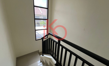 Di Sewa Rumah Cantik  4 Kamar Tidur Di Orchad Park Batam